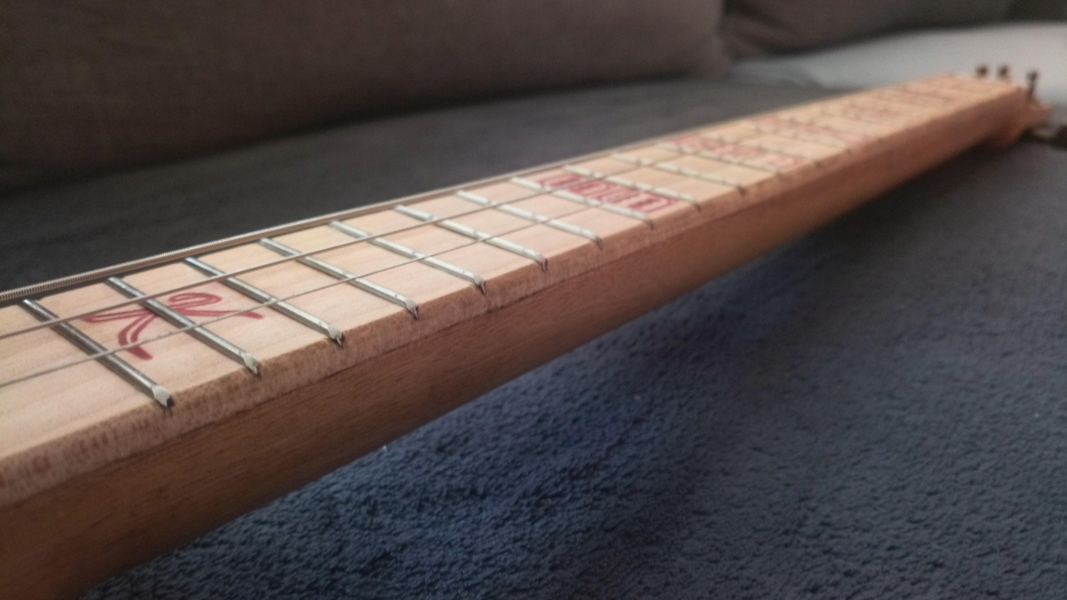 pickup micro cbg cigarbox made-in-france fait-main artisanal 
amergin keltia-lutherie bois