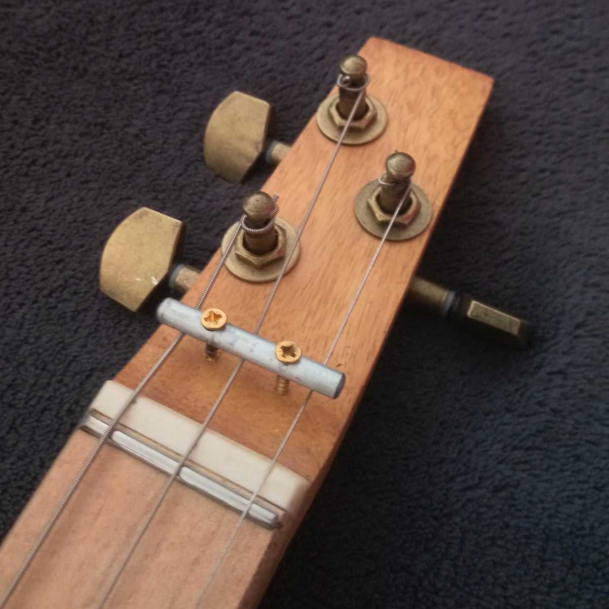 pickup micro cbg cigarbox made-in-france fait-main artisanal 
amergin keltia-lutherie bois