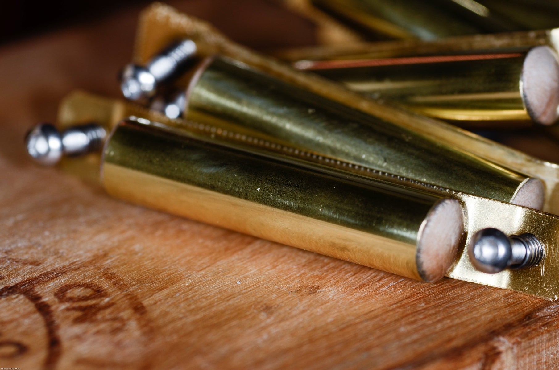 Micro  artisanal Amergin pickup pour cigar box guitare 3 cordes, fabrication française par Keltia Lutherie.