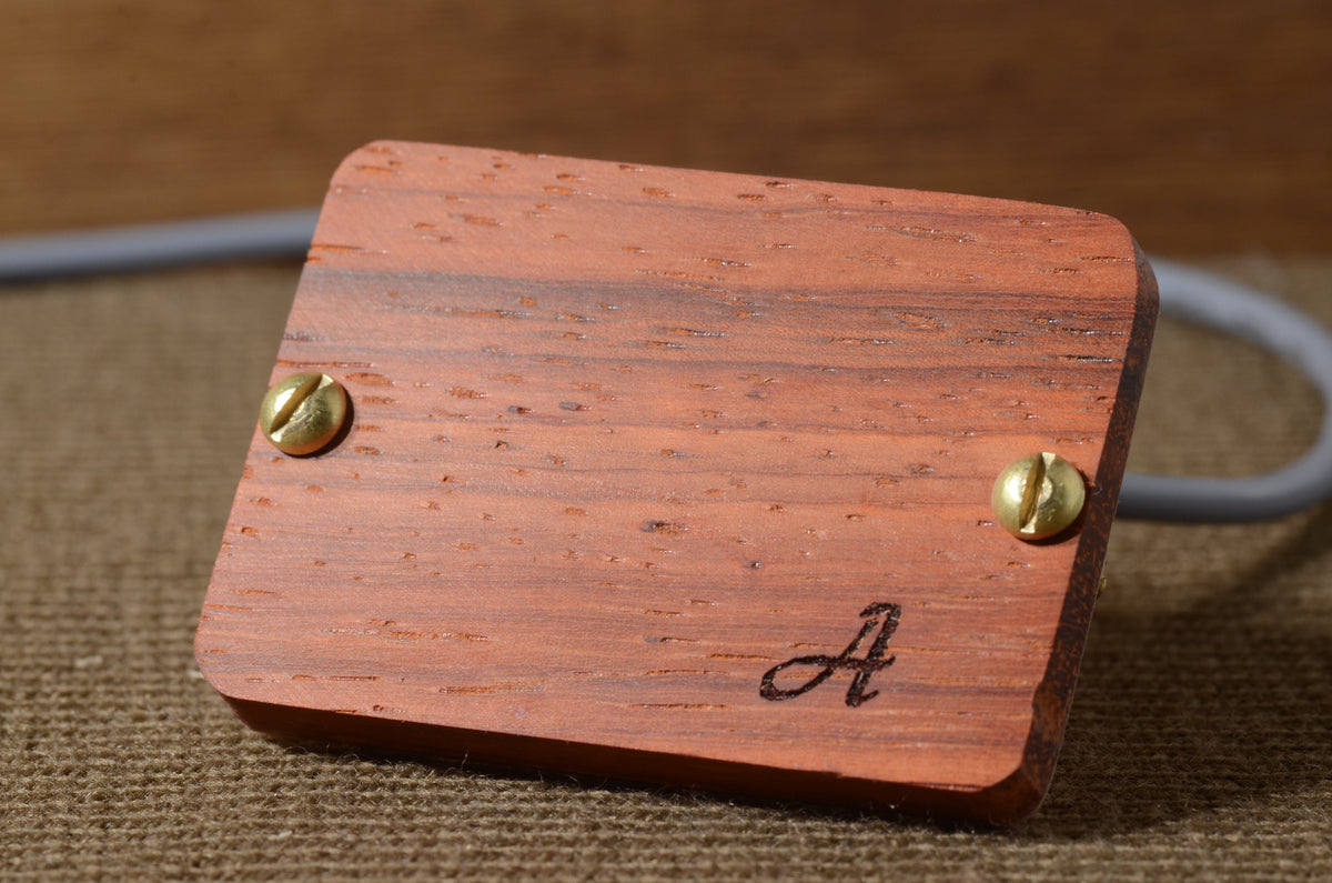 Micro Flat Amergin pour Cigar Box Guitar – 3 ou 4 cordes