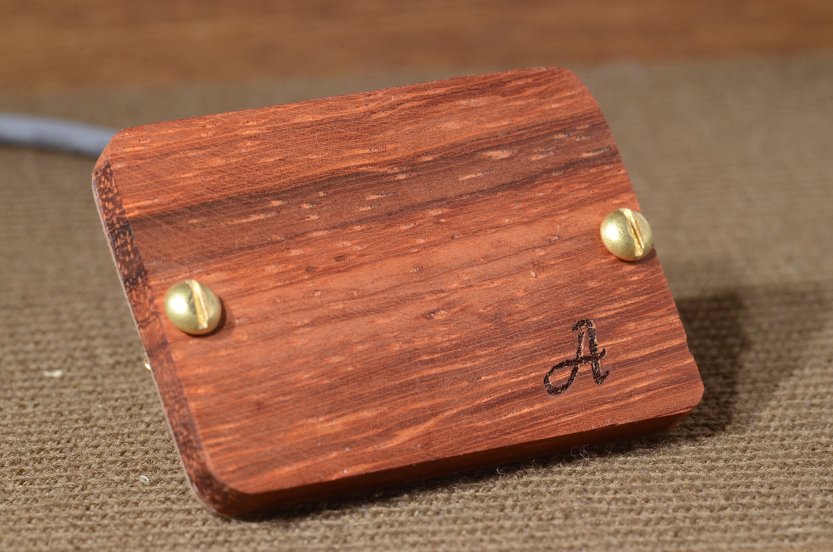 Micro Flat Amergin pour Cigar Box Guitar – 3 ou 4 cordes