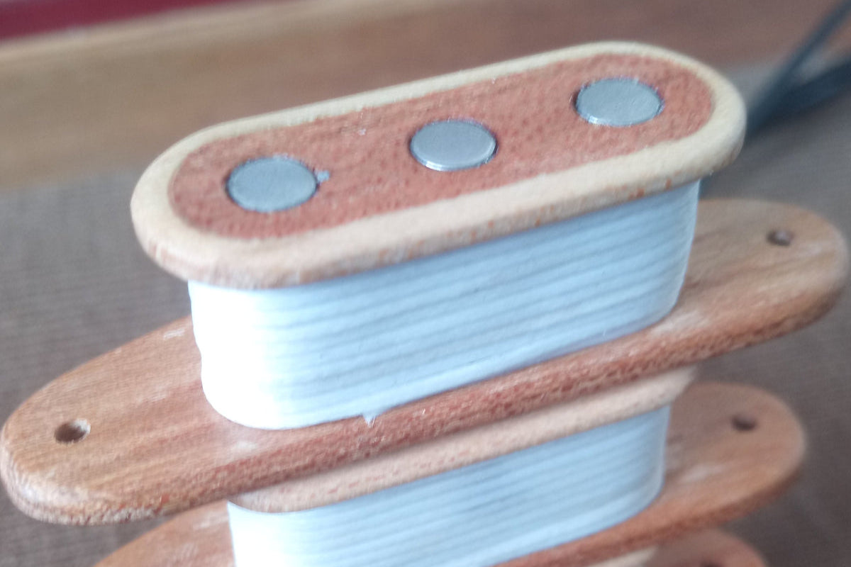 Micro  artisanal Amergin pickup pour cigar box guitare 3 cordes, fabrication française par Keltia Lutherie.