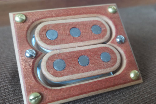 Micro  artisanal Amergin pickup pour cigar box guitare 3 cordes, fabrication française par Keltia Lutherie.
